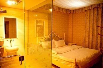 Lucky 5 Million Express Hotel Yuxi 昆明 エクステリア 写真