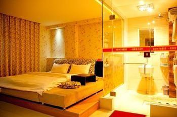 Lucky 5 Million Express Hotel Yuxi 昆明 エクステリア 写真