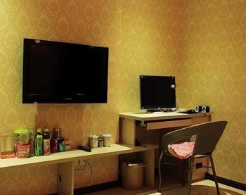 Lucky 5 Million Express Hotel Yuxi 昆明 エクステリア 写真