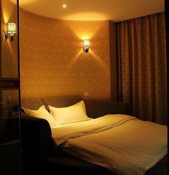 Lucky 5 Million Express Hotel Yuxi 昆明 エクステリア 写真